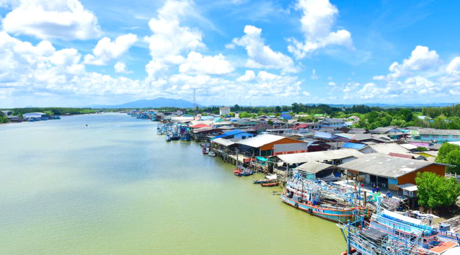 Nuestros servicios de alquiler de coches ofrecen una diversa selección de vehículos en Muang Klaeng.